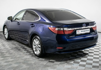 Подержанный автомобиль Lexus ES 2012 года (7 фото)