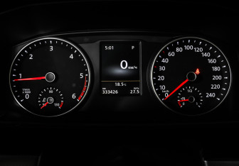 Подержанный автомобиль Volkswagen Multivan 2016 года (10 фото)