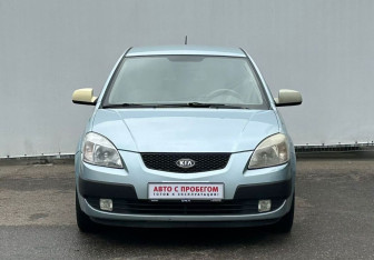 Подержанный автомобиль Kia Rio Sedan 2006 года (2 фото)
