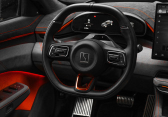 Подержанный автомобиль Zeekr 001 2024 года (19 фото)