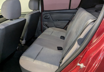 Подержанный автомобиль Renault Sandero 2013 года (12 фото)