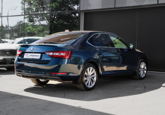 Подержанный автомобиль Skoda Superb Liftback 2018 года (4 фото)