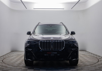 Подержанный автомобиль BMW X7 2021 года (2 фото)