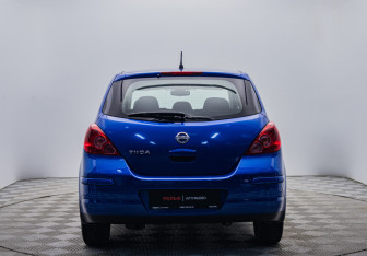 Подержанный автомобиль Nissan Tiida Hatchback 2008 года (4 фото)
