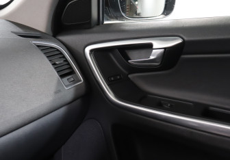 Подержанный автомобиль Volvo XC60 2014 года (21 фото)