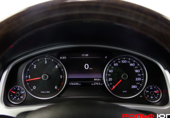 Подержанный автомобиль Volkswagen Touareg 2011 года (9 фото)