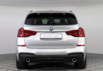Подержанный автомобиль BMW X3 2019 года (4 фото)