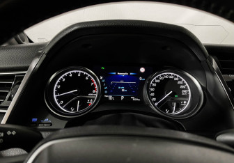 Подержанный автомобиль Toyota Camry Sedan 2019 года (11 фото)