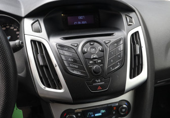 Подержанный автомобиль Ford Focus Hatchback 2011 года (12 фото)