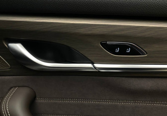 Подержанный автомобиль Geely Monjaro 2025 года (10 фото)