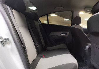 Подержанный автомобиль Chevrolet Cruze Sedan 2013 года (13 фото)