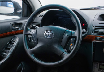 Подержанный автомобиль Toyota Avensis Wagon 2006 года (15 фото)