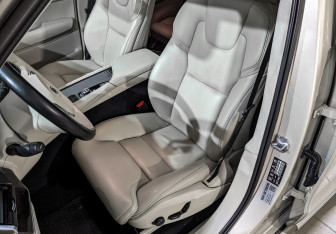 Подержанный автомобиль Volvo XC90 2016 года (20 фото)