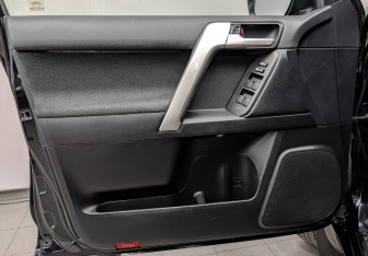 Подержанный автомобиль Toyota Land Cruiser Prado 2021 года (18 фото)