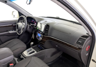 Подержанный автомобиль Hyundai Santa Fe 2012 года (11 фото)