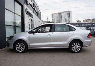 Подержанный автомобиль Volkswagen Polo Sedan 2017 года (8 фото)