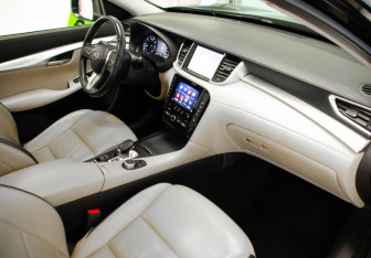 Подержанный автомобиль Infiniti QX50 2018 года (29 фото)
