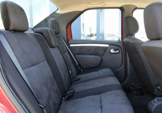 Подержанный автомобиль Renault Logan Sedan 2013 года (20 фото)