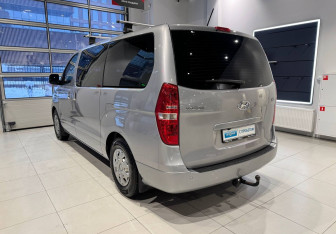 Подержанный автомобиль Hyundai H-1 2017 года (7 фото)
