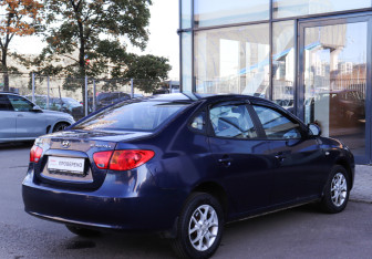 Подержанный автомобиль Hyundai Elantra Sedan 2007 года (8 фото)