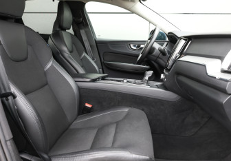 Подержанный автомобиль Volvo XC60 2021 года (10 фото)