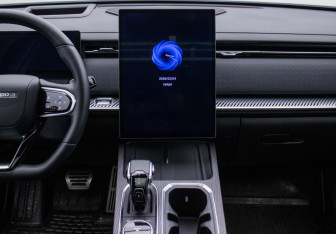 Подержанный автомобиль Jaecoo J7 2024 года (14 фото)