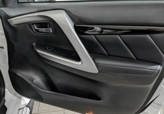 Подержанный автомобиль Mitsubishi Pajero Sport 2018 года (24 фото)