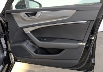 Подержанный автомобиль Audi A6 Sedan 2021 года (24 фото)