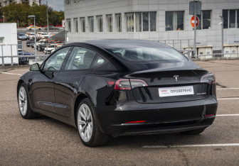 Подержанный автомобиль Tesla Model 3 2022 года (7 фото)