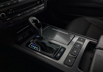 Подержанный автомобиль Hyundai Genesis 2016 года (28 фото)