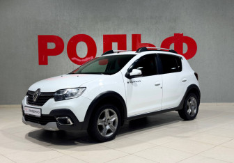 Подержанный автомобиль Renault Sandero 2021 года (9 фото)