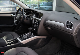 Подержанный автомобиль Audi A4 Sedan 2012 года (7 фото)