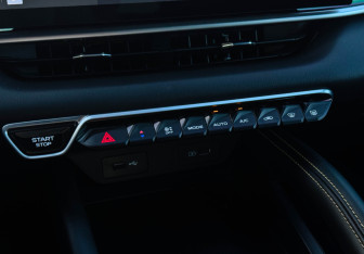 Подержанный автомобиль Geely Coolray 2025 года (18 фото)