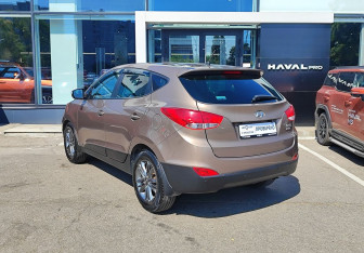 Подержанный автомобиль Hyundai ix35 2015 года (7 фото)