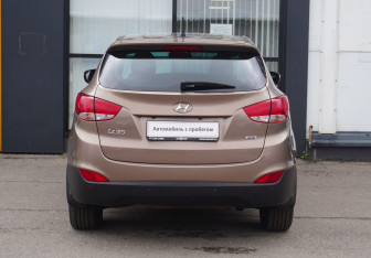 Подержанный автомобиль Hyundai ix35 2014 года (6 фото)