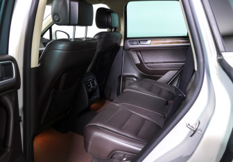 Подержанный автомобиль Volkswagen Touareg 2014 года (12 фото)