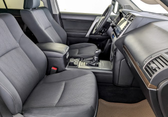 Подержанный автомобиль Toyota Land Cruiser Prado 2021 года (24 фото)