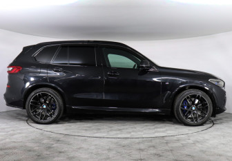 Подержанный автомобиль BMW X5 2019 года (6 фото)