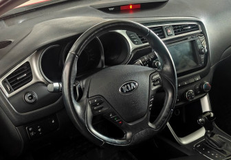 Подержанный автомобиль Kia Ceed Hatchback 2016 года (12 фото)