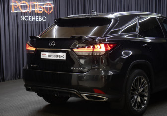 Подержанный автомобиль Lexus RX 2020 года (23 фото)