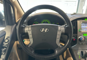 Подержанный автомобиль Hyundai Grand Starex 2008 года (11 фото)