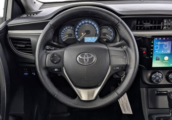 Подержанный автомобиль Toyota Corolla Sedan 2013 года (22 фото)