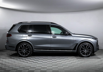 Подержанный автомобиль BMW X7 2023 года (4 фото)