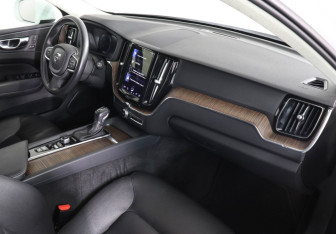 Подержанный автомобиль Volvo XC60 2021 года (12 фото)