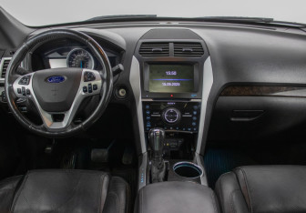 Подержанный автомобиль Ford Explorer 2012 года (14 фото)