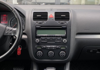 Подержанный автомобиль Volkswagen Jetta Sedan 2009 года (11 фото)