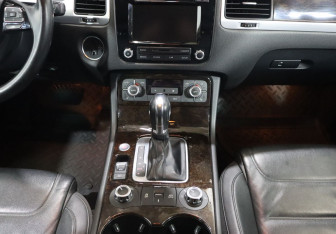 Подержанный автомобиль Volkswagen Touareg 2013 года (20 фото)