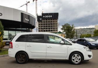 Подержанный автомобиль Opel Zafira Compactvan 2013 года (3 фото)