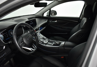 Подержанный автомобиль Hyundai Santa Fe 2021 года (7 фото)