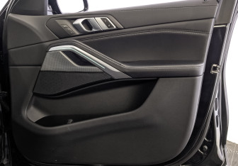Подержанный автомобиль BMW X6 2020 года (25 фото)